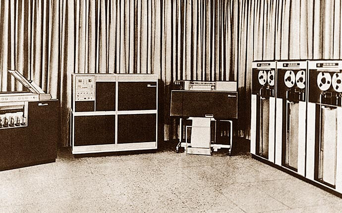 Primeiro computador IBM 1401 com 4k de memória
