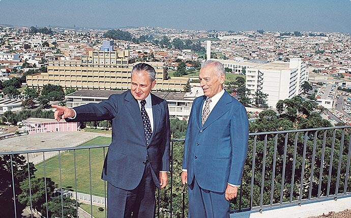 Lázaro de Mello Brandão, no ano de sua indicação como Presidente da Diretoria Executiva, com Amador Aguiar